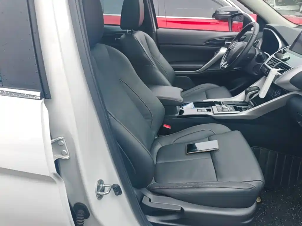 Mitsubishi Eclipse Cross — фото 25