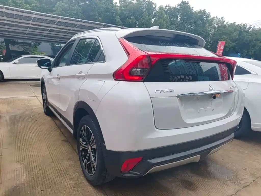 Mitsubishi Eclipse Cross — фото 5