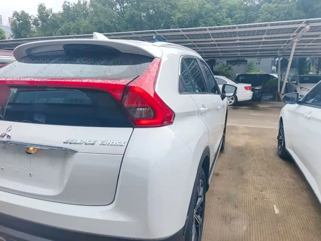 Mitsubishi Eclipse Cross — фото 8
