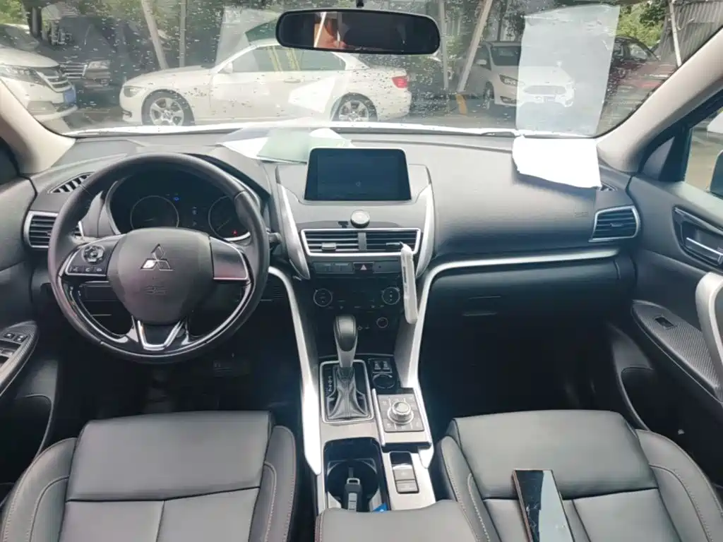 Mitsubishi Eclipse Cross — фото 10