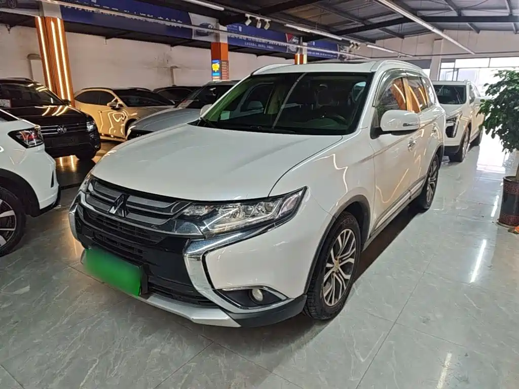 Mitsubishi Outlander — фото 2