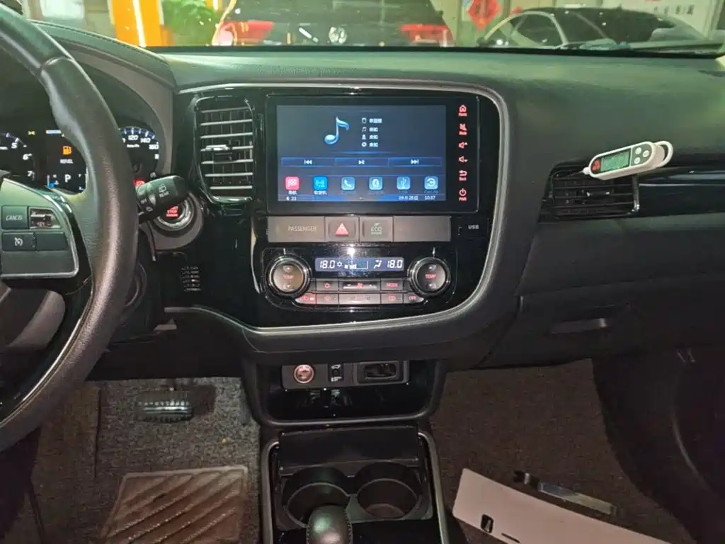 Mitsubishi Outlander — фото 13