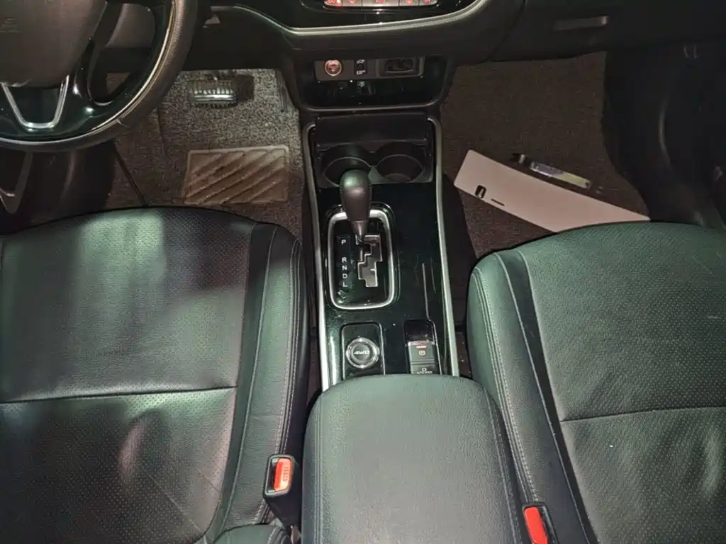 Mitsubishi Outlander — фото 14