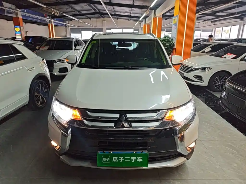 Mitsubishi Outlander — фото 3