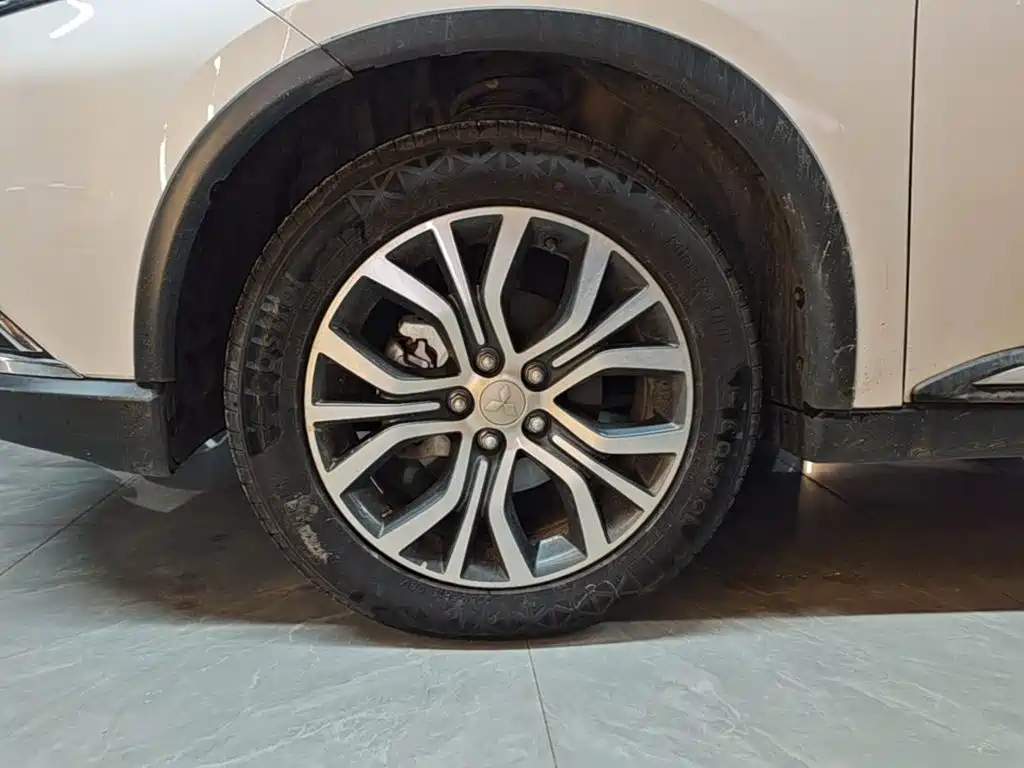 Mitsubishi Outlander — фото 23