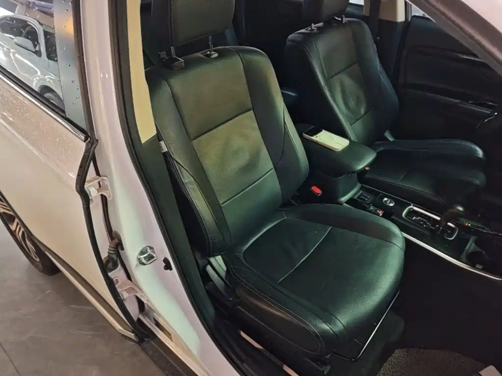 Mitsubishi Outlander — фото 25