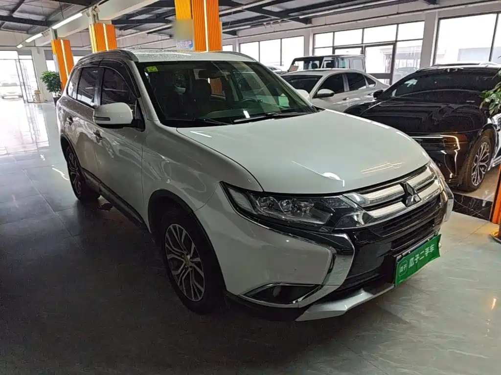 Mitsubishi Outlander — фото 4