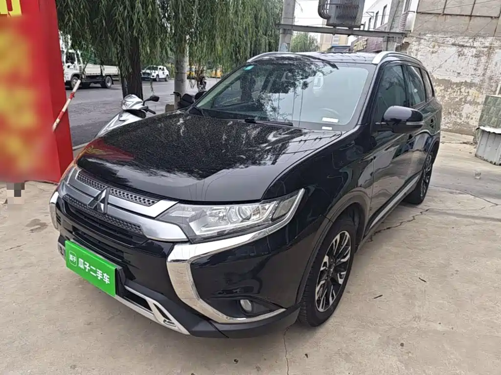 Mitsubishi Outlander — фото 2