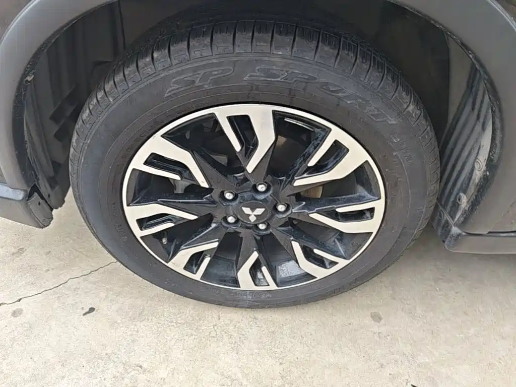 Mitsubishi Outlander — фото 23