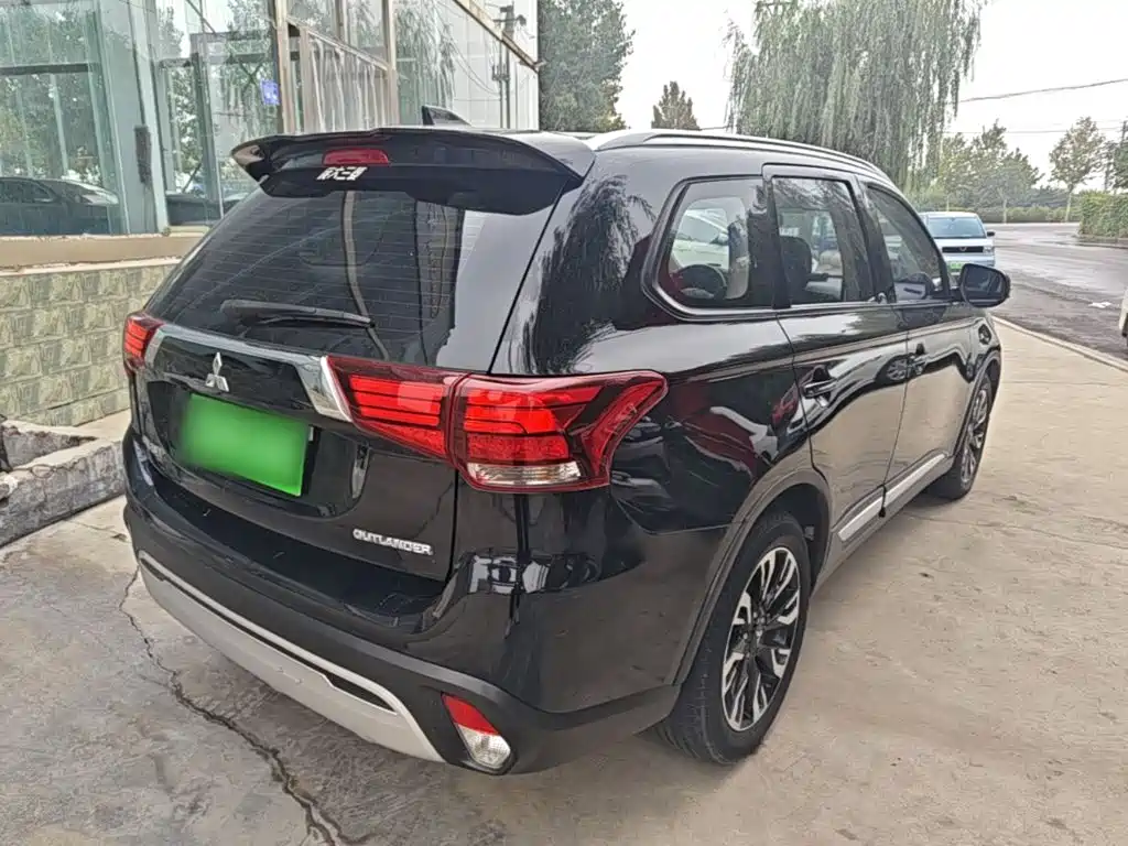 Mitsubishi Outlander — фото 7