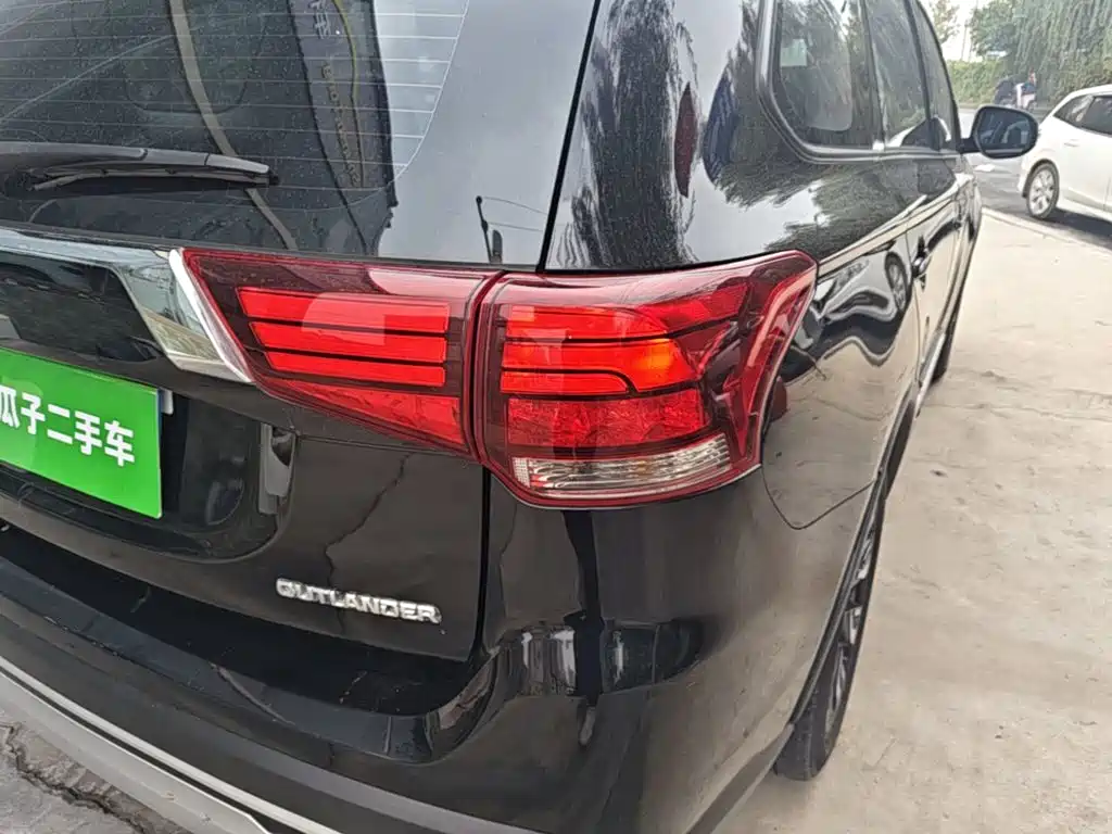 Mitsubishi Outlander — фото 8