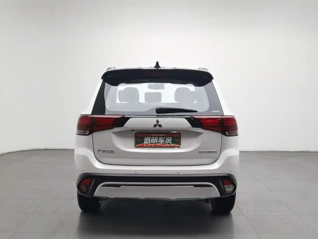 Mitsubishi Outlander — фото 4