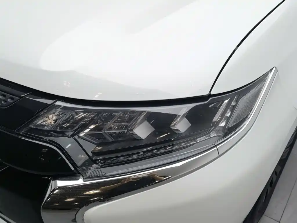 Mitsubishi Outlander — фото 7