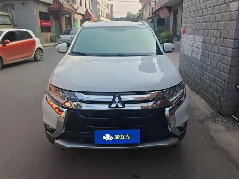 Mitsubishi Outlander — фото 2