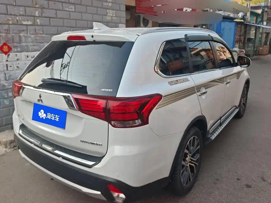 Mitsubishi Outlander — фото 3