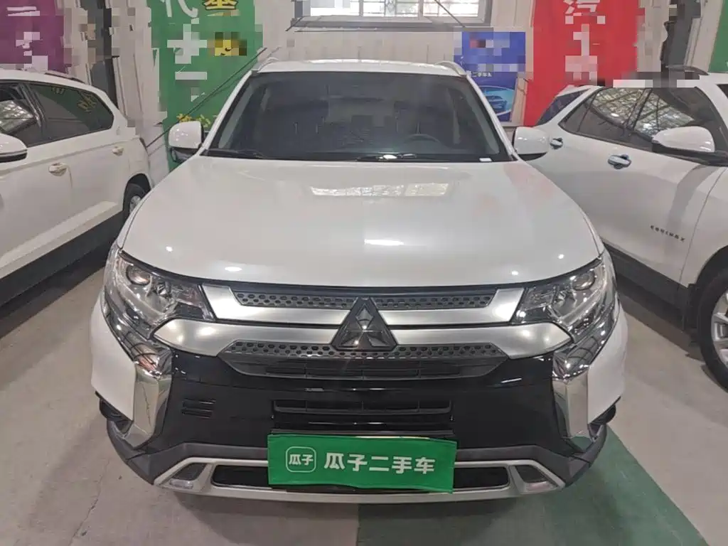 Mitsubishi Outlander — фото 3