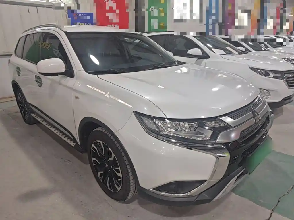 Mitsubishi Outlander — фото 4