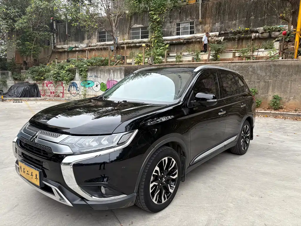 Mitsubishi Outlander — фото 3