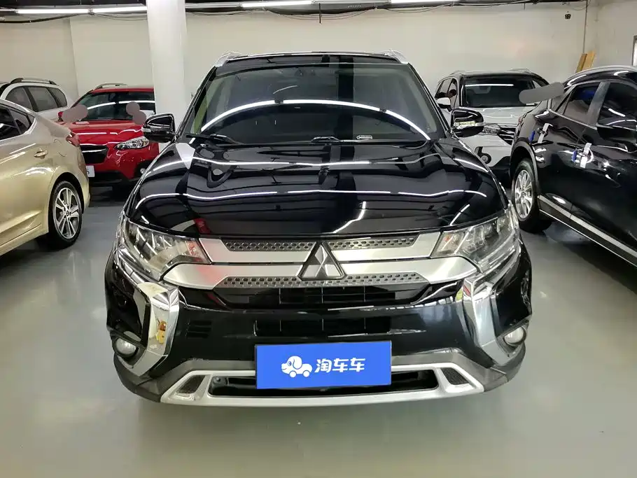 Mitsubishi Outlander — фото 2