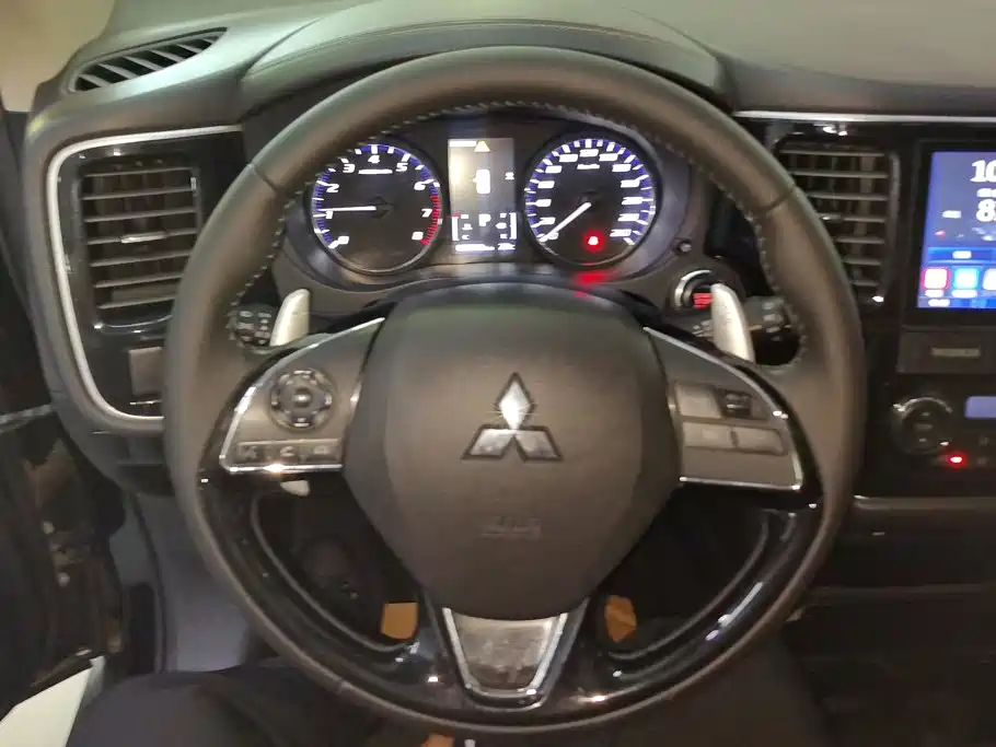 Mitsubishi Outlander — фото 15
