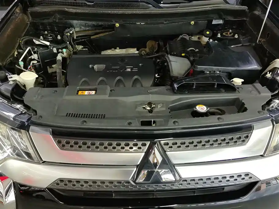 Mitsubishi Outlander — фото 10