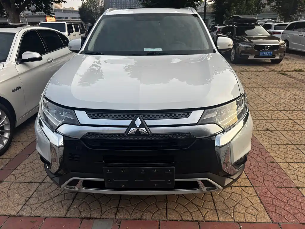 Mitsubishi Outlander — фото 2
