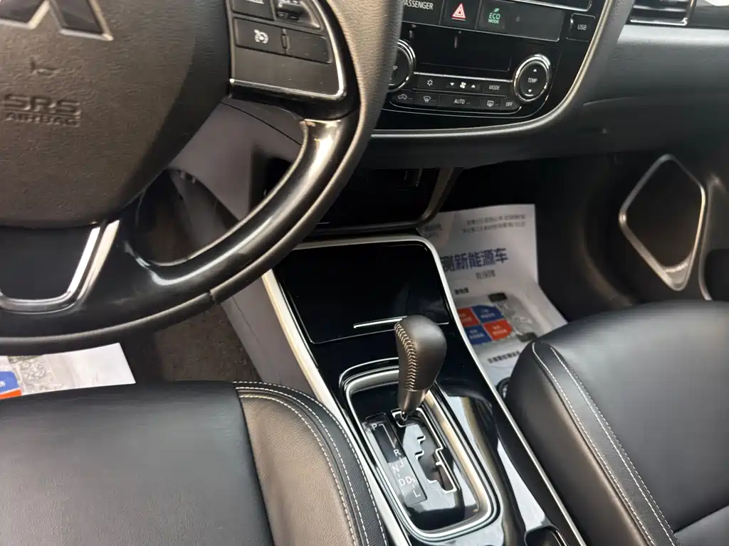 Mitsubishi Outlander — фото 13