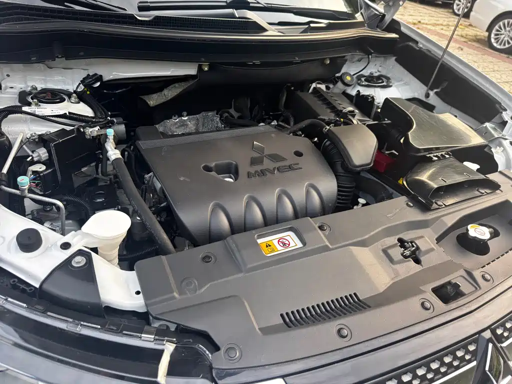 Mitsubishi Outlander — фото 20