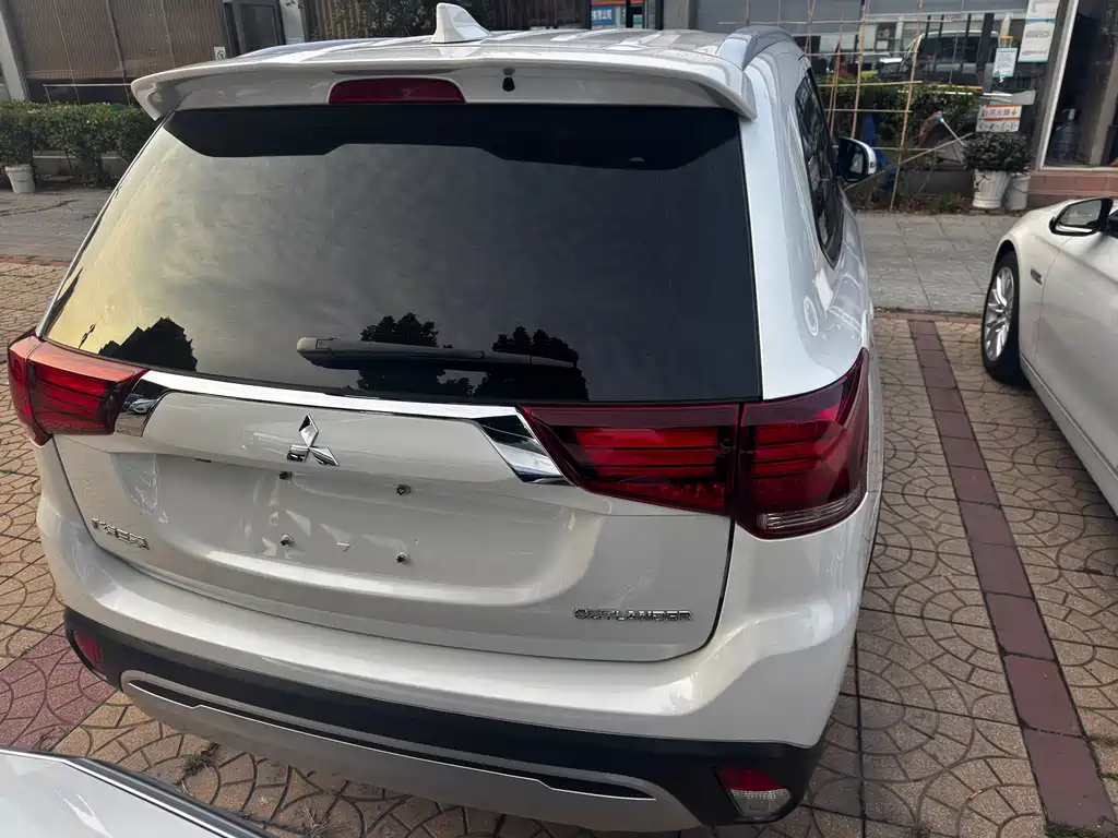 Mitsubishi Outlander — фото 22