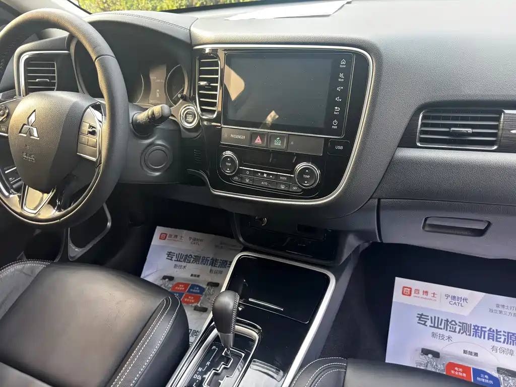 Mitsubishi Outlander — фото 4