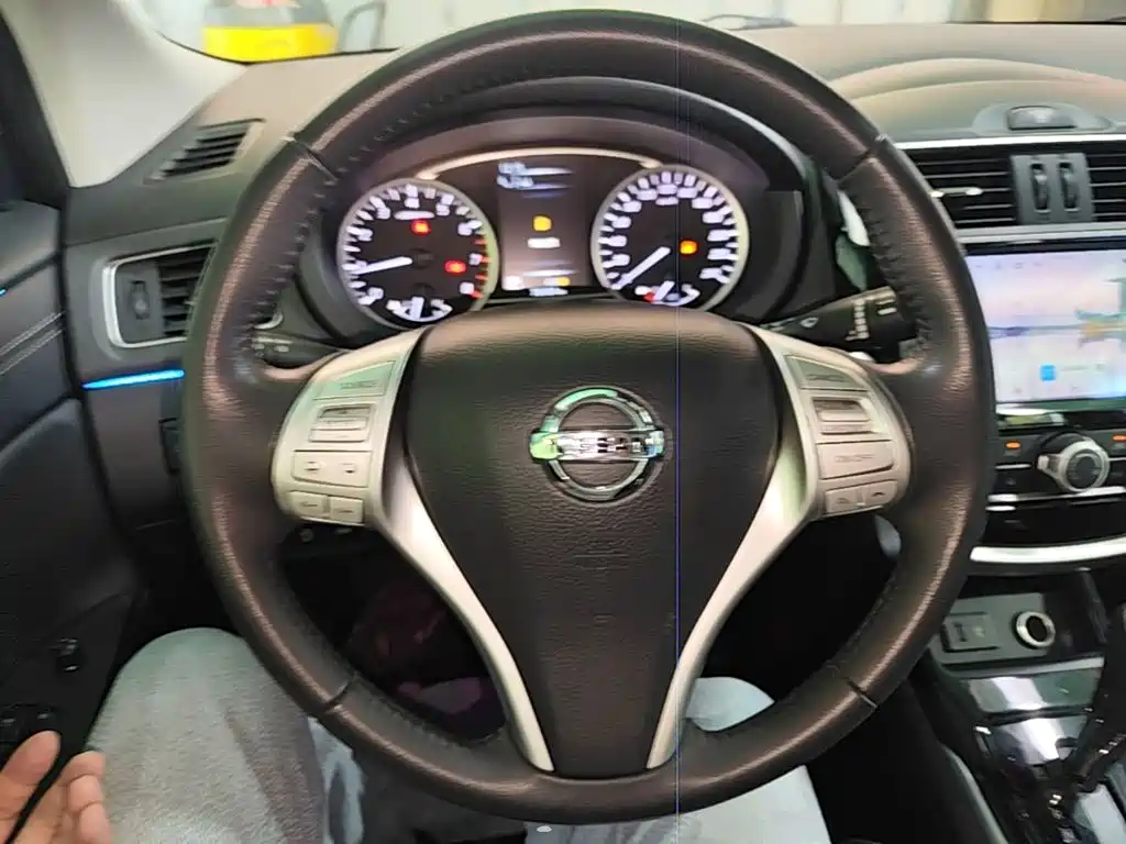 Nissan Tiida — фото 11