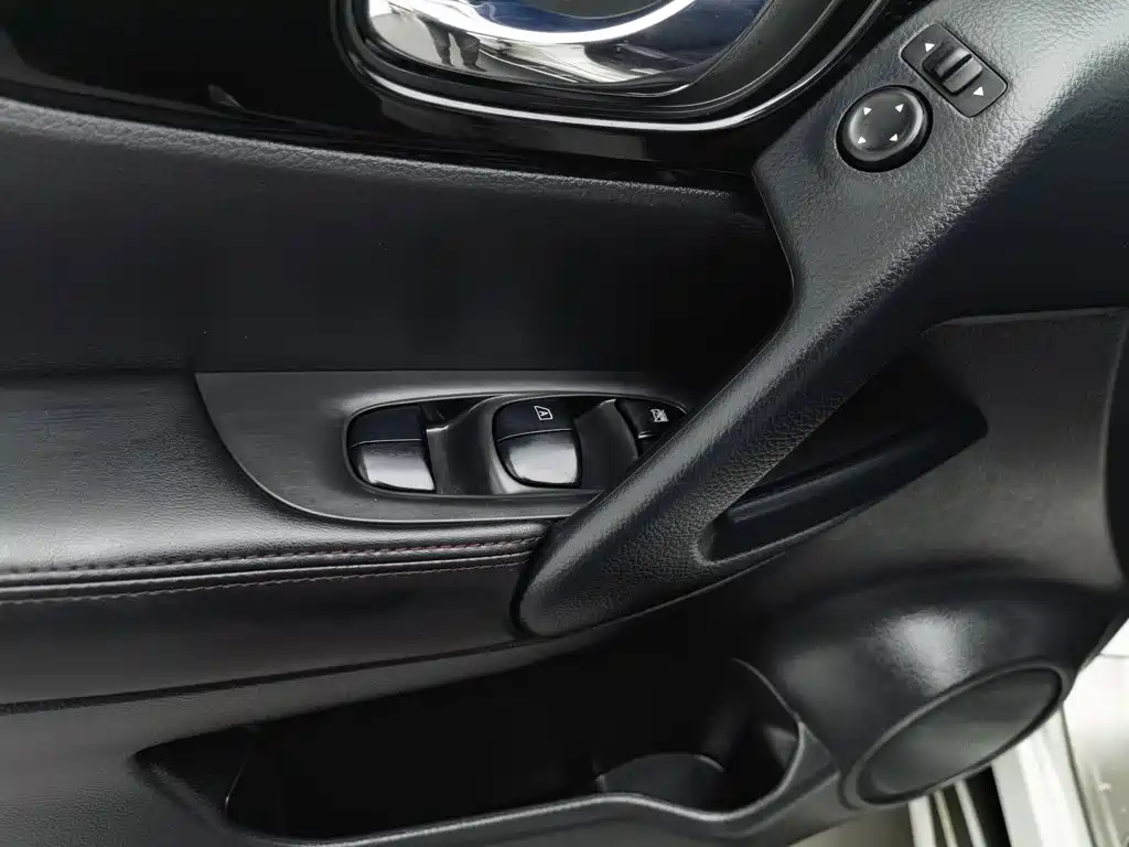 Nissan Qashqai — фото 9