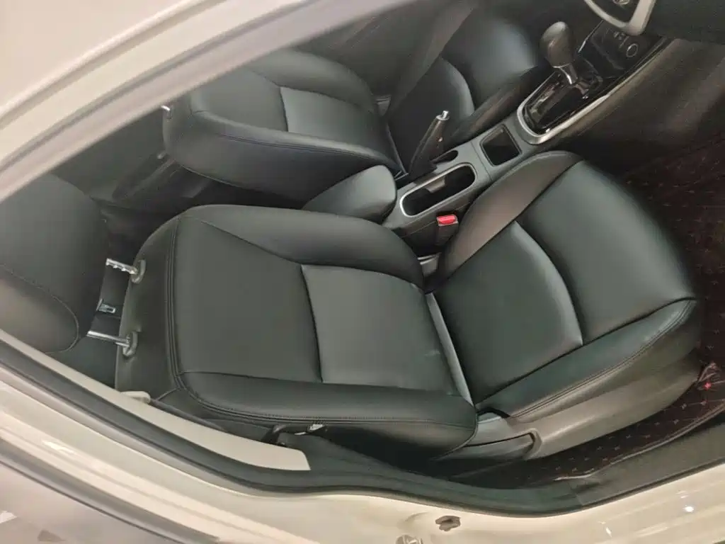 Nissan Tiida — фото 20