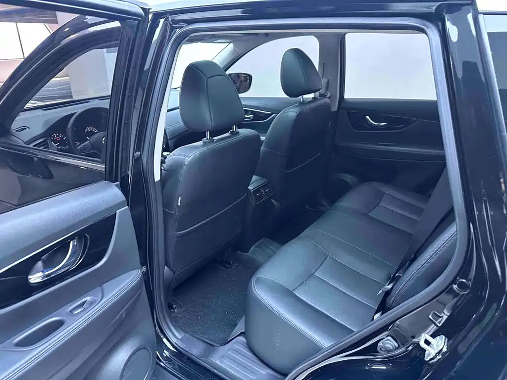 Nissan X-Trail — фото 10
