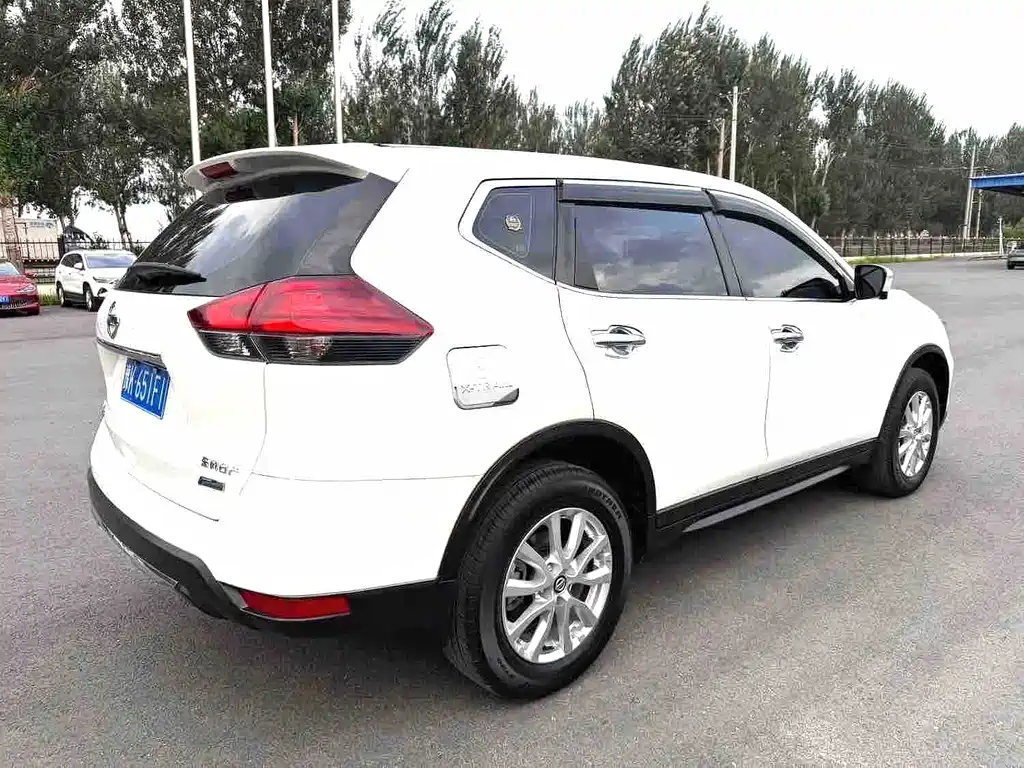Nissan X-Trail — фото 10