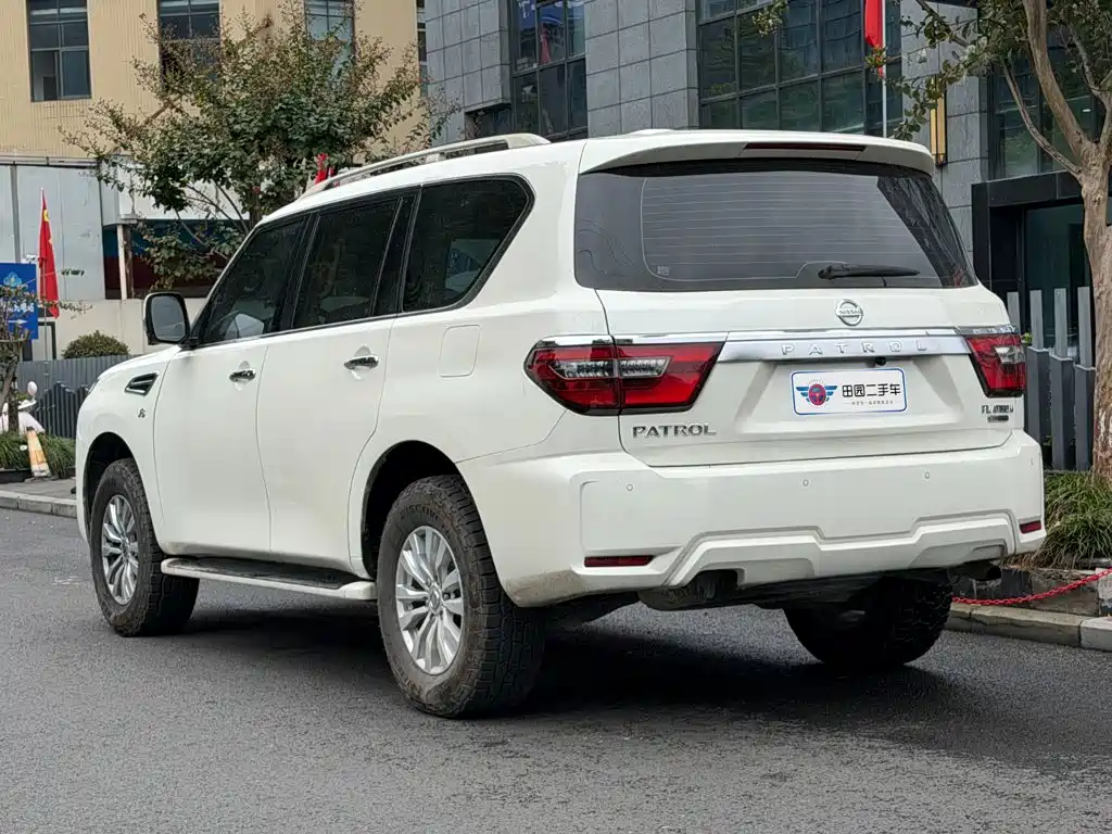 Nissan Patrol — фото 4