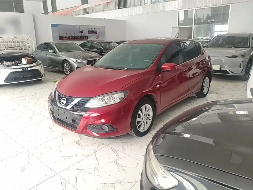 Nissan Tiida — фото 2