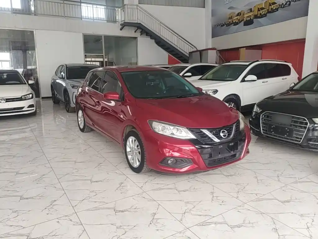 Nissan Tiida — фото 4