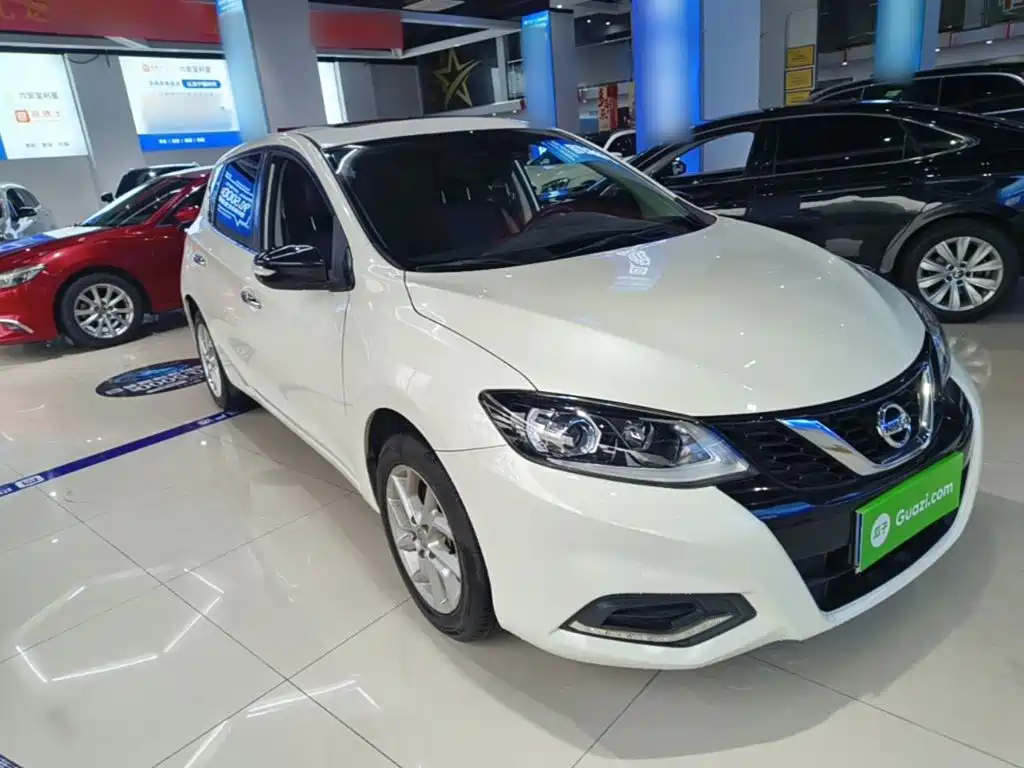 Nissan Tiida — фото 4