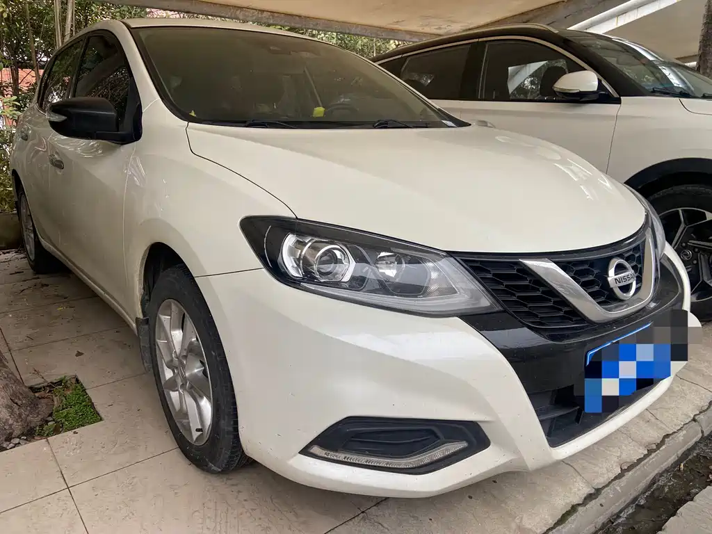 Nissan Tiida — фото 3