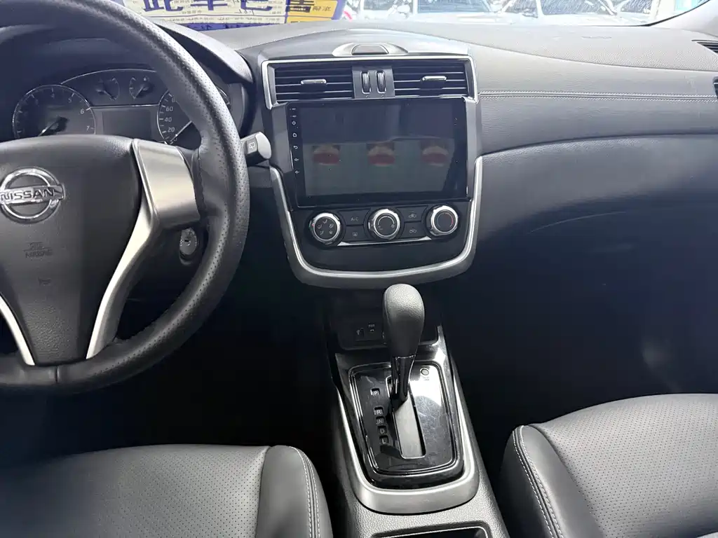Nissan Tiida — фото 14