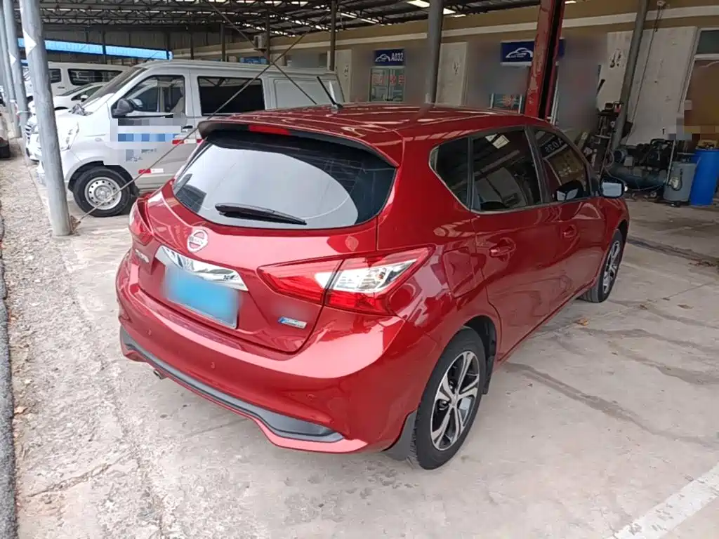 Nissan Tiida — фото 7