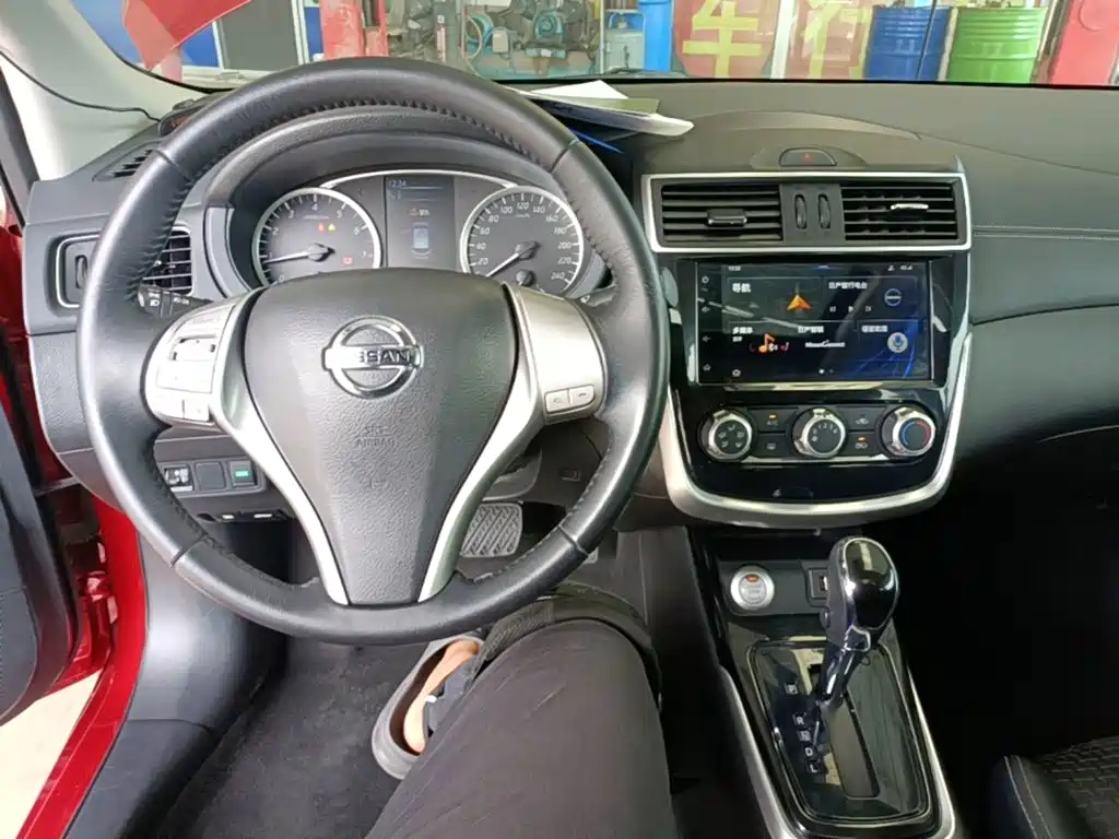 Nissan Tiida — фото 10