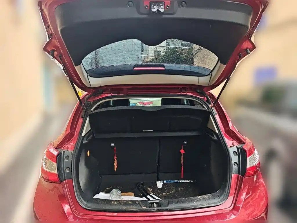 Nissan Tiida — фото 10