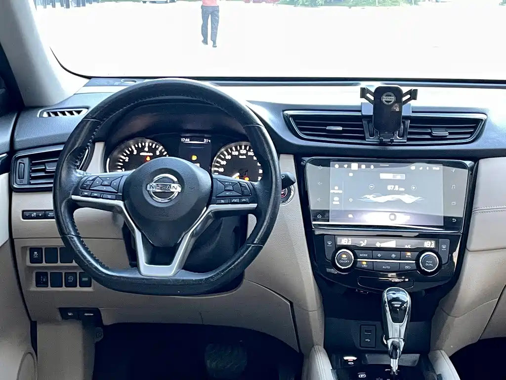 Nissan X-Trail — фото 11