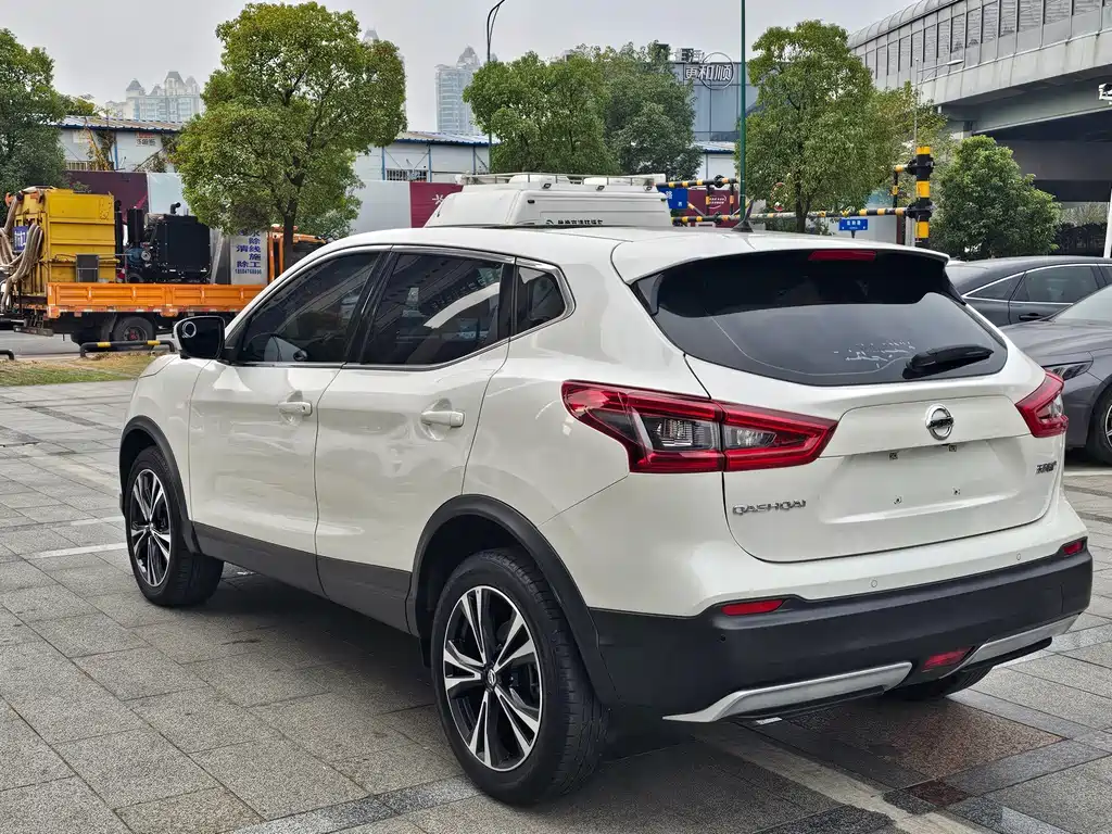 Nissan Qashqai — фото 8