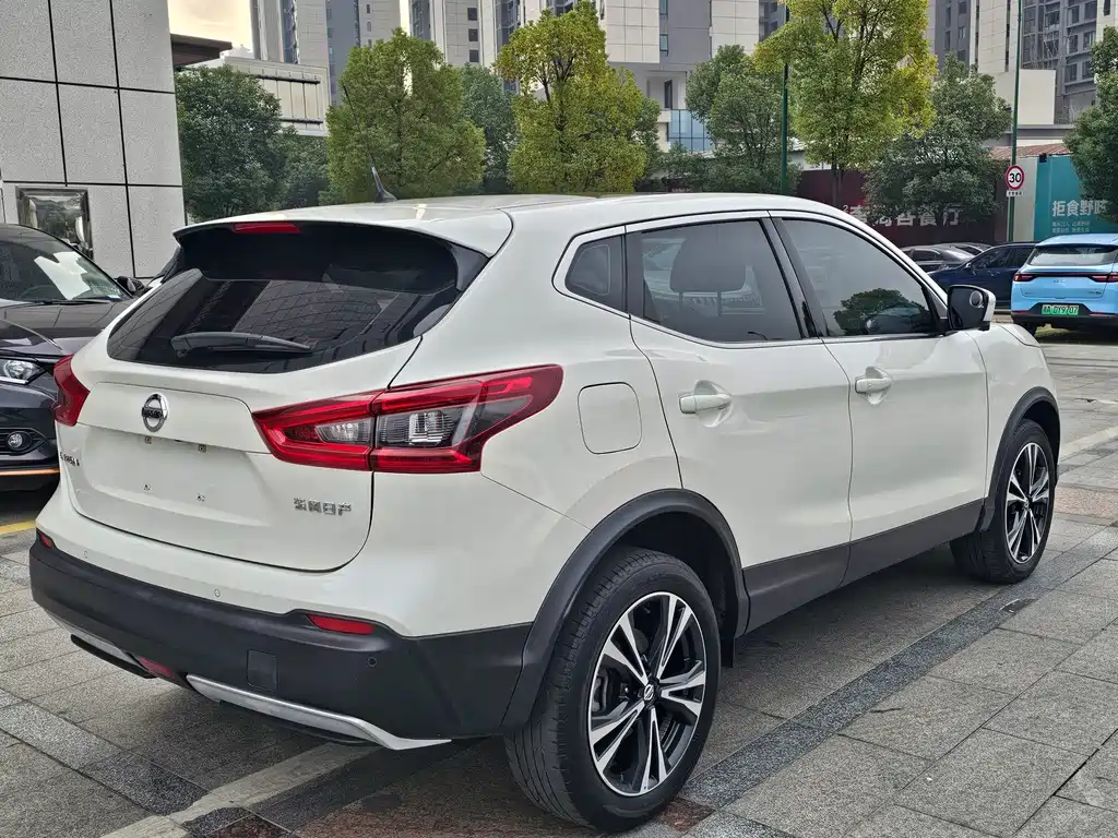 Nissan Qashqai — фото 10