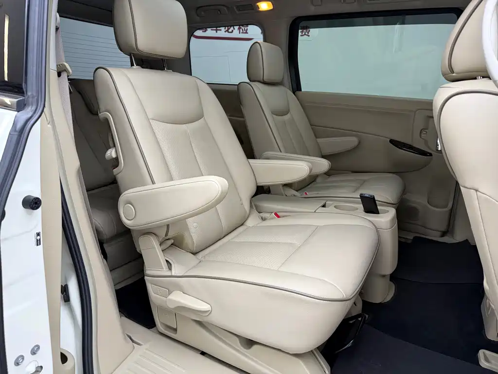 Nissan Quest — фото 13