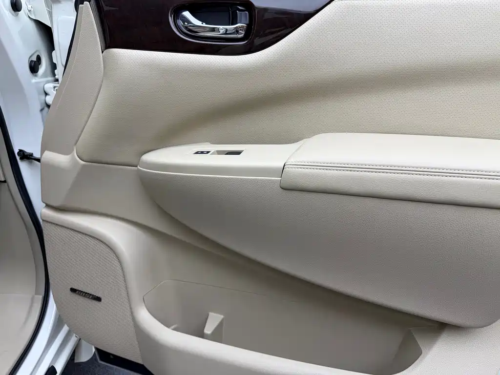 Nissan Quest — фото 17