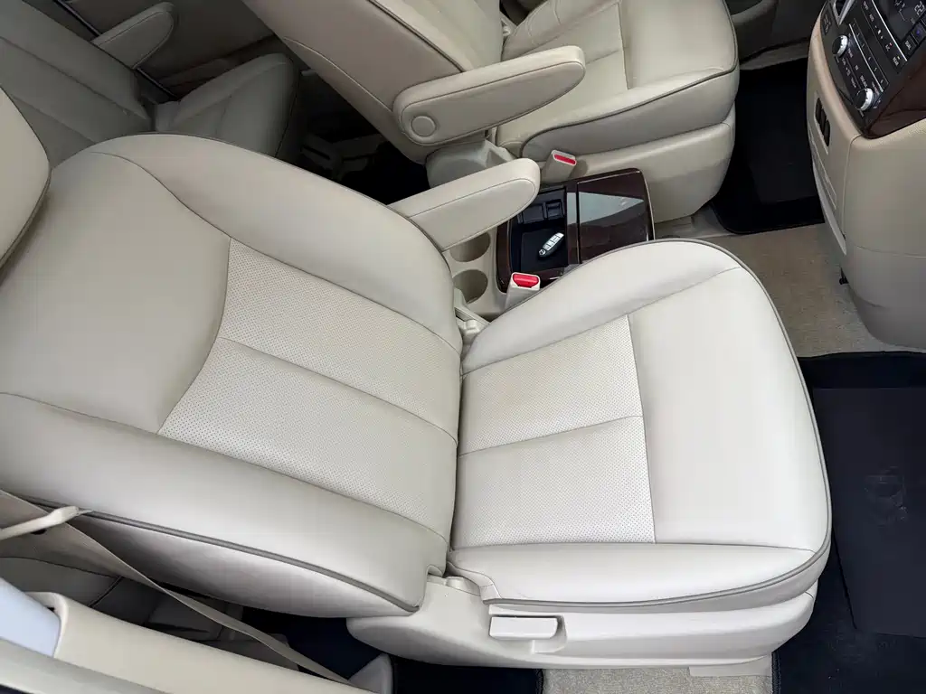 Nissan Quest — фото 19